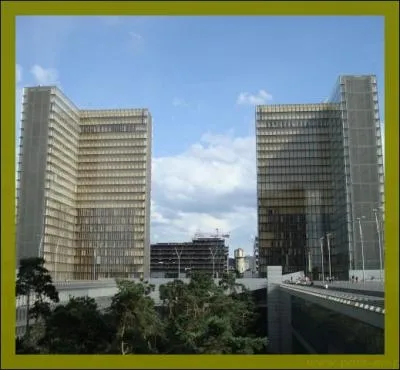 La Bibliothque Nationale de France, sur le site de Tolbiac est compose de Quatre tours qui ont pour Nom chacune : La tour des Lettres, la tour des Nombres, la tour des Lois et :