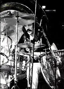 Dans quel groupe John Bonham, jouait-il ?