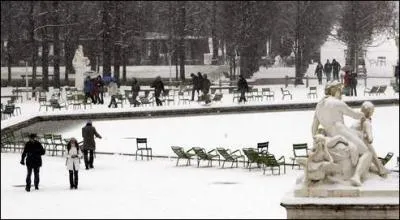 Et les desses, (... ) marbres, Ont pris aussi l'habit d'hiver.