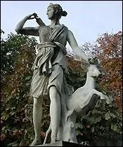 Et pour la saison, les (... ) De Coysevox et de Coustou,