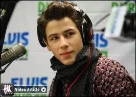 Derni�rement, il est all� au concert d'une amie pour la soutenir. Comment s'appelle-t-elle ?