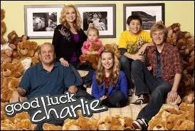 Dans la srie  Bonne chance Charlie  (saison 3), le nouveau-n est-il un garon ou une fille ?