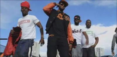 Comment s'appelle la chanson de ce clip chante par Sexion d'Assaut ?