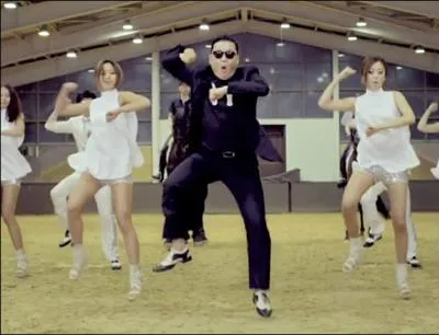 Comment s'appelle la chanson de ce clip chante par Psy ?