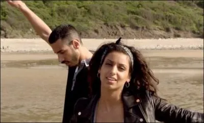 Comment se nomme la chanson de ce clip chante par Tal et Canardo ?