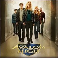 Le t�l�film Disney Channel  Avalon high  sorti en 2011 a �t� tir� d'un livre. Qui est son auteur ?