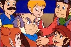 Ces petits bonshommes sont en fait des hybrides d'humains et de... souris ! Ils vivent dans les maisons, ce sont ?