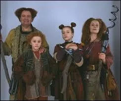 Ces petits bonshommes vivent dans les maisons, et ont tout d'humains sauf leur taille minuscule, qui leur facilite d'ailleurs leur principale activit, qui est d'emprunter des trucs. Ce sont ?