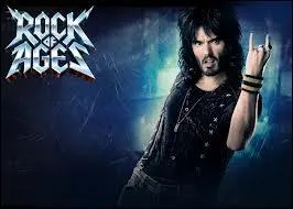 Quel homosexuel est barman au Bourbon Room ?