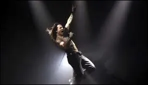 Quelle est la traduction de  Wanted Dead Or Alive  et qui a interprt cette chanson ?