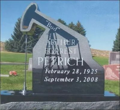 Cette pierre tombale a d tre  un homme qui a fait fortune dans...