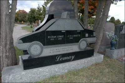 Celui-ci s'est fait faire une voiture comme pierre tombale mais pour retourner o ?