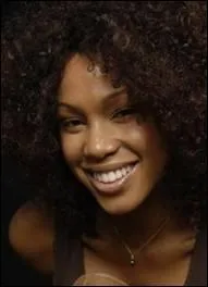 Comment s'appelle la tante de Djawad ?