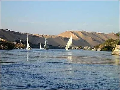 Quel est le nom du fleuve qui traverse le pays ?