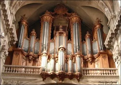 Combien un orgue possde-t-il de claviers ?