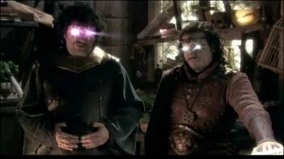 Avec qui ne cesse-t-il de se disputer ?