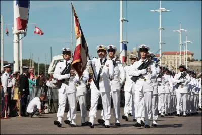 Un lieutenant de vaisseau est un ?