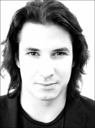 Quel instrument de musique pratique-t-il ?