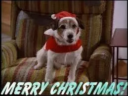 De quelle clbre srie comique ce clbre petit chien, ici en tenue de nol, est-il l'un des personnages (le fauteuil est un gros indice) ?