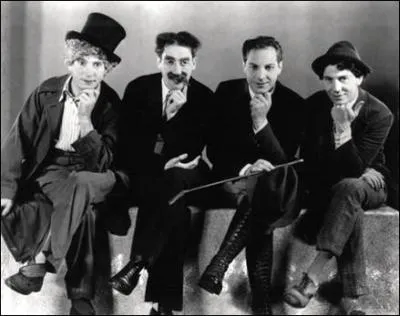Les trois Marx Brothers taient quatre jusqu'en ?