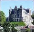 Quel est ce chteau qui offre depuis son parc un panorama sur les Pyrnes et un impressionnant ensemble de tapisseries des XVIIe et XVIIIe sicles de la manufacture des Gobelins ?