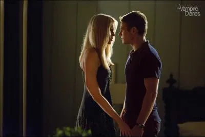 Ces personnages sont-ils ensemble ?