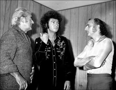 Quel était le titre de la chanson interprétée par Charlebois, Vigneault et Leclerc ? ''Quand les Hommes... ''