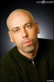 ''Trop pour un seul homme'' est scandé par un rappeur dont le nom rappelle l'école philosophique de Diogène de Sinope.