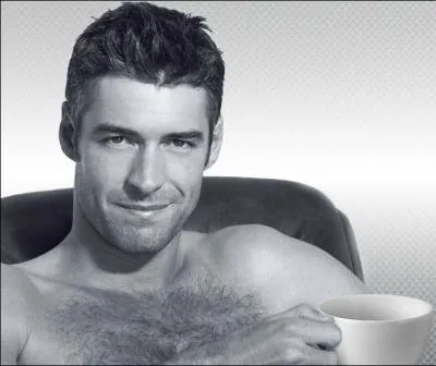 ''Pourquoi les gens qui s'aiment / Sont-ils toujours un peu rebelles ? / Ils ont un monde à eux / Que rien n'oblige à ressembler à ceux / Qu'on nous donne en modèle''