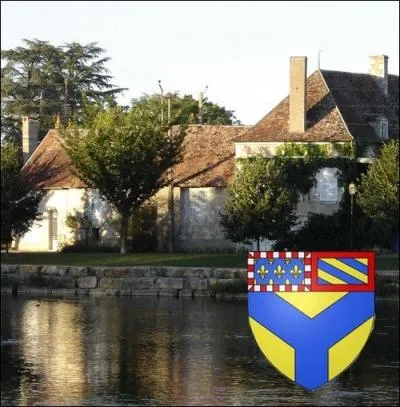 Petite localit de Bourgogne situe  5 kilomtres d'Auxerre : Champs sur ... .