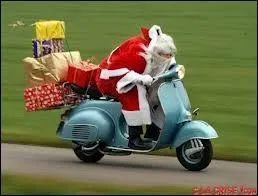 Comment s'appelle la structure qui permet au pre Nol de cette photo de transporter des cadeaux avec sa moto ?