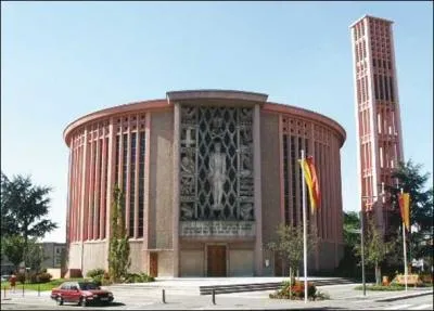 La ville d'Yvetot o Serge Reggiani a pass une partie de son enfance est situe dans :