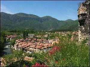 Votre ami Jacques vous a envoy une carte postale de Quillan o il tait en vacances, dans quel dpartement tait-il ?