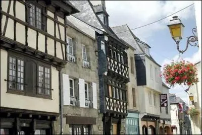 Votre tante Jacqueline vous invite pour ses 50 ans de mariage, elle habite  Carhaix-Plouguer, dans quel dpartement devez-vous vous rendre ?