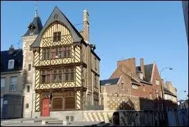 La population de Montauban-de-Picardie rpond au nom de ...