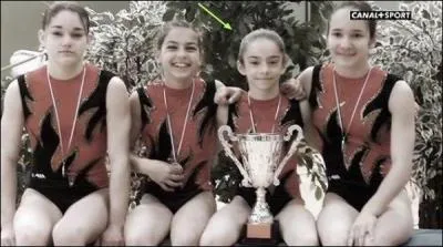 Qui est cette gymnaste ? (celle qui tient la coupe)