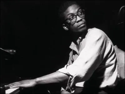 Qui est l'homme ci-dessous, auteur de 'Rock It' et 'Actual Proof' ?