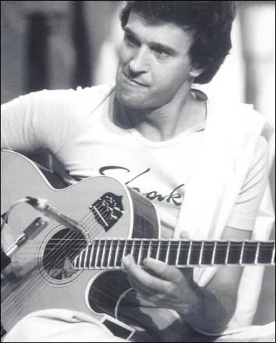 Quel nom porte cet artiste,  qui l'on doit des collaborations avec Carlos Santana, Joe Farrell et Wayne Shorter notamment ?