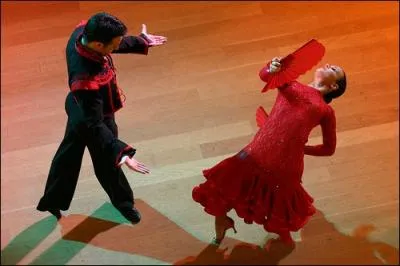 Danse de salon espagnole d'origine mexicaine qui se danse en couple sur la musique du mme nom. Symbolisant les jeux de l'arne, le danseur reprsentant le torador, la danseuse la cape.