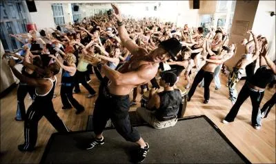 Programme de fitness (conditionnement physique) colombien cr par Beto Perez, s'appuyant sur des rythmes et des chorgraphies inspires des danses latines (salsa, merengue, cumbia, reggaeton, kuduro)