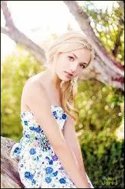 Dans quelle srie joue cette fille ?