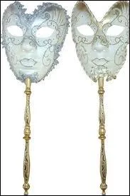 Ce soir, nous avions convi  notre table un couple en union libre, muni de quelques enfants, et qui fait souvent la une des journaux parce qu'ils sont au top dans leur profession respective...