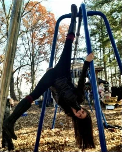 Comment s'appellent son frre et sa demi-soeur ?