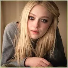 Dans quelle srie fait-elle pour la premire fois une apparition ?