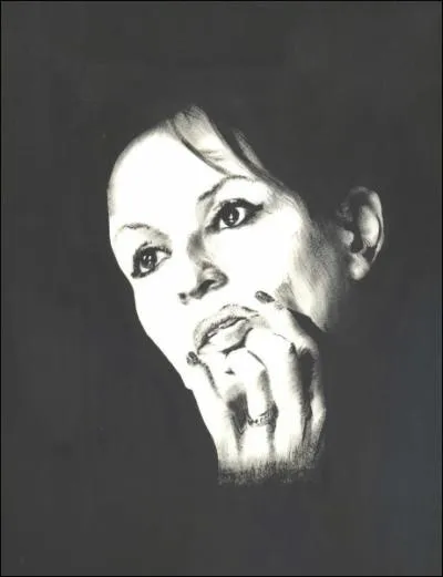 Elle a chant  lentement, je le vis tournoyer. prs de moi, dans un bruissement d'ailes, comme tomb du ciel, l'oiseau vint se poser   dans ... .