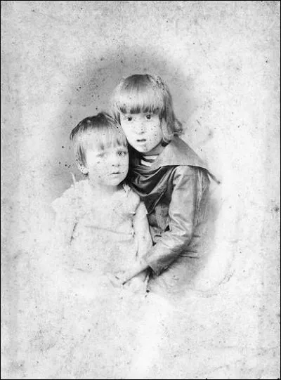 Apollinaire , avec ses pomes-conversations, ses calligrammes, ses absences de ponctuations, est le fondateur de la posie moderne. Mais de quoi nous parle-t-il de faon obsessionnelle ?