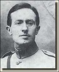 Giraudoux c'est la lgret sous la gravit. Ses pices, sous une apparence parfois frique, nous parlent de quoi ?