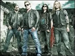 Il est le leader d'un groupe nomm Gozzil.