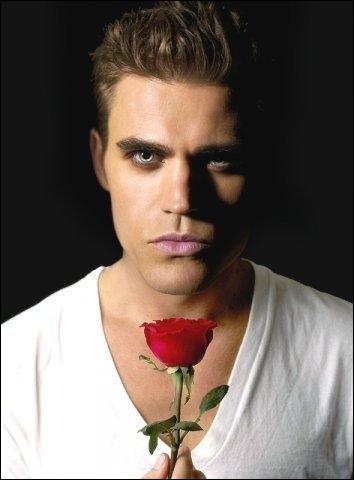 Stefan est devenu vampire grâce au sang de :