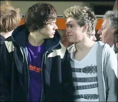 Qui n'a toujours pas de copine depuis qu'ils sont connus ?